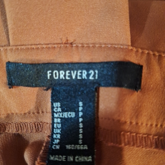 Forever 21 Tan Chinos Relaxed Fit - Picture 4 of 4